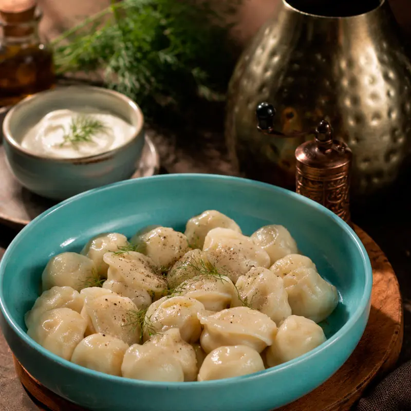 Pelmeni mit verschiedenen Fleischfüllungen